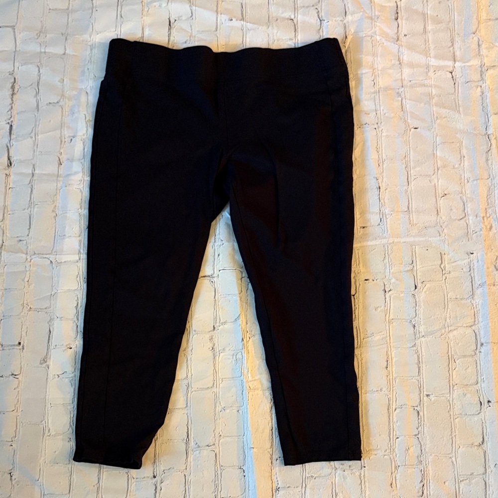 LOFT Black Capris Comfortable Stylish